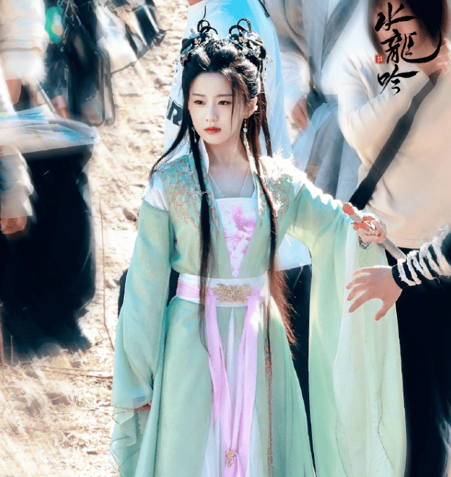 【转】罗云熙《水龙吟》未播先火!剧照的他唯美破碎,原来男人也能“楚楚可怜”!