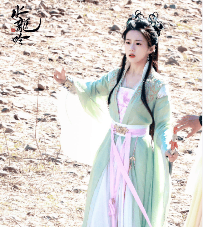 【转】罗云熙《水龙吟》未播先火!剧照的他唯美破碎,原来男人也能“楚楚可怜”!