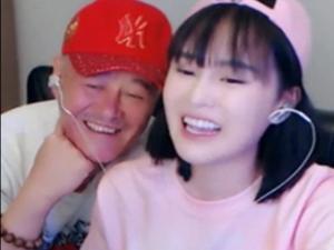 女主播一夜赚百万!赵本山甘愿为她退居幕后做灯光师!