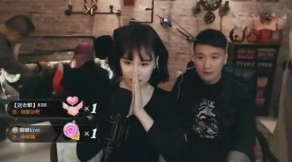 女主播一夜赚百万!赵本山甘愿为她退居幕后做灯光师!