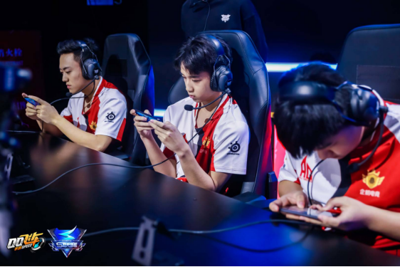 KING2:1战胜AG 士气高涨
