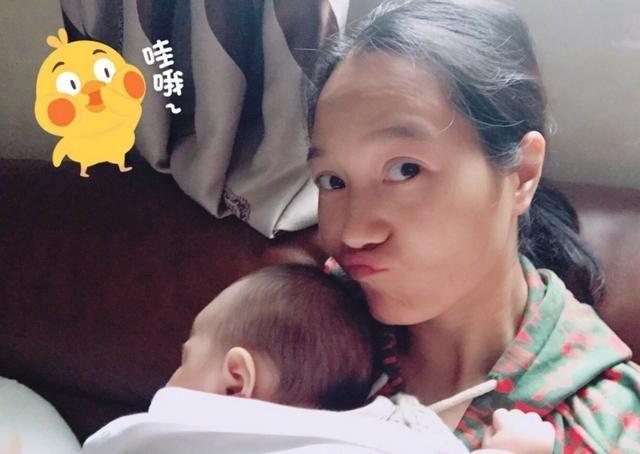哇!朱丹素颜晒娃,网友却说憔悴的像孩子奶奶,周一围你在乎吗? |网友评论一针见血