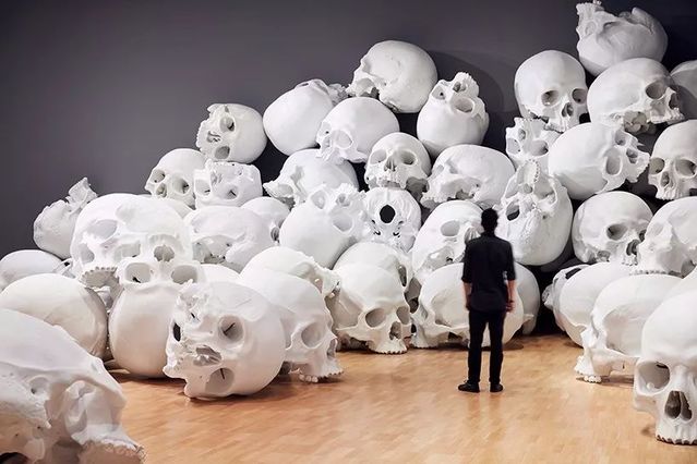 人造人能手Ron Mueck|携巨型新作亮相首届维多利涯静助家美术馆三年展
