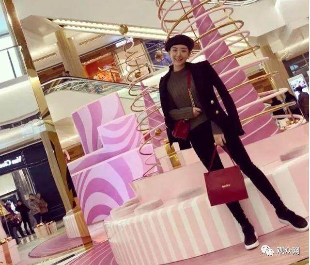 郭富城方媛街头亲吻大秀恩爱,网友直呼:终于有明星正面的新闻!