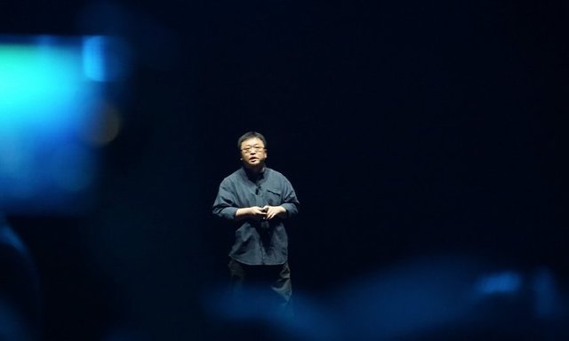 友商夹道欢迎!老罗可能是东半球最爱点赞的手机公司CEO了