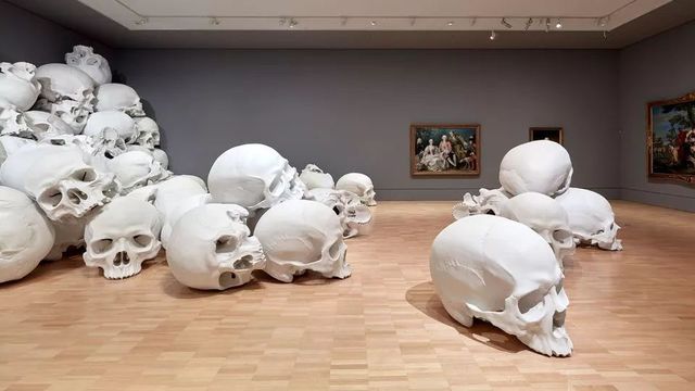 人造人能手Ron Mueck|携巨型新作亮相首届维多利涯静助家美术馆三年展