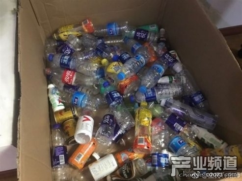 LOL主播小智工作室曝光 墙壁脱皮破旧不堪