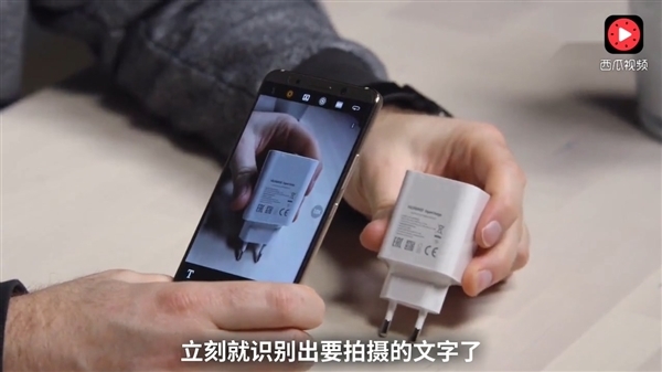 老外开箱辣评华为Mate 10 Pro:保时捷限量版一眼中毒