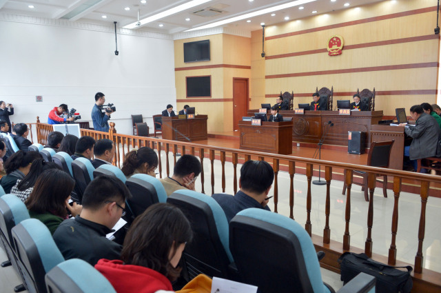 学习领会十九大精神,法院干警说要为人民更美好的生活打Call