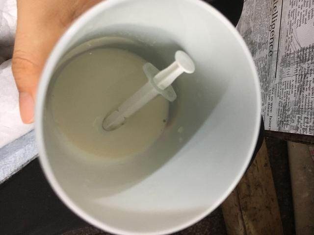 宿舍门口捡到一只小奶狗,送宠物店疑似被人当“孝狗”遗弃,心塞