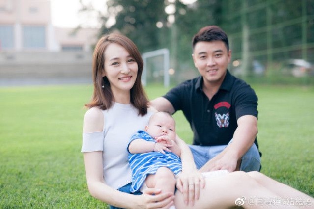 樊振东祝贺王皓儿子健康成长,小胖叔叔带你们喝酒去
