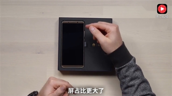 老外开箱辣评华为Mate 10 Pro:保时捷限量版一眼中毒