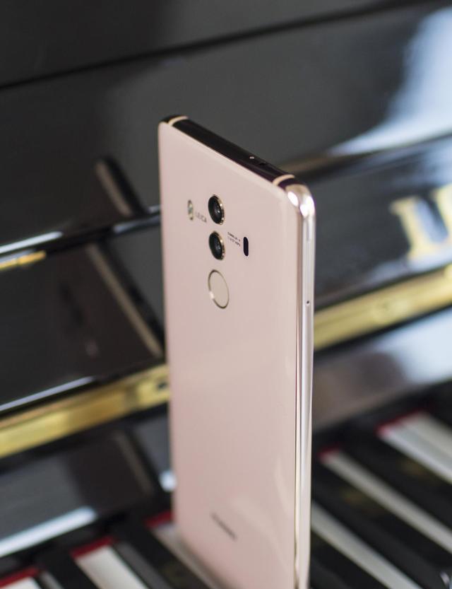 双面玻璃全面屏还有IP67防水 华为Mate 10 Pro外观评测