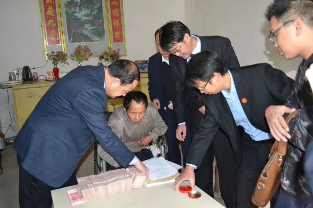 学习领会十九大精神,法院干警说要为人民更美好的生活打Call