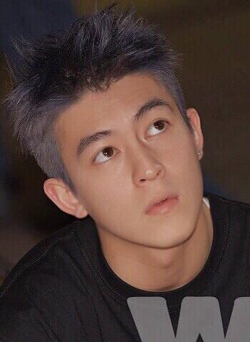 陈冠希认为圈中只有2位男星比他帅,答案很有说服力