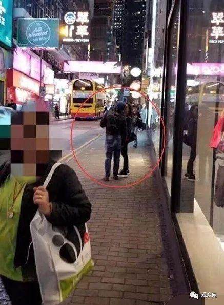 郭富城方媛街头亲吻大秀恩爱,网友直呼:终于有明星正面的新闻!