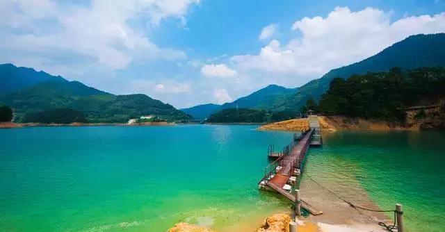 不用去四川,广州出发1小时就有个“小九寨沟”!