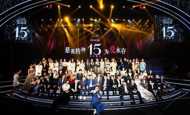 谢霆锋街头卖炒粉做慈善,一碗要价1万元!网友直呼:捐不起!