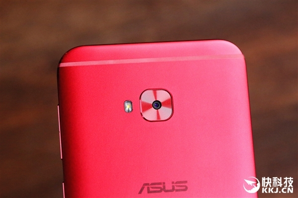 华硕ZenFone 4 Selfie Pro开箱图赏:红色妖艳