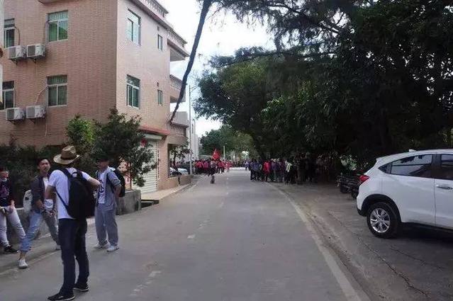 深圳有一条神奇的海岸线,没有连绵不断的沙滩但海景却美成经典