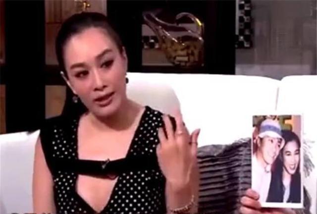 4次合作周星驰,因戏生情狂追无果,如今3婚嫁小12岁演员终获幸福
