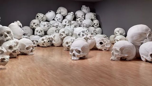 人造人能手Ron Mueck|携巨型新作亮相首届维多利涯静助家美术馆三年展