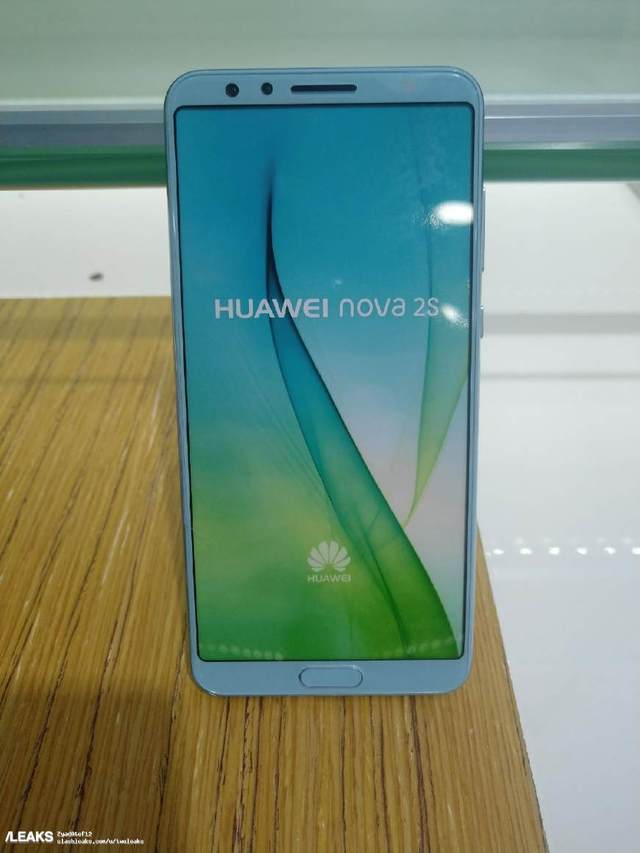 华为四摄全面屏新机再曝:撞脸荣耀V10,同框傻傻分不清