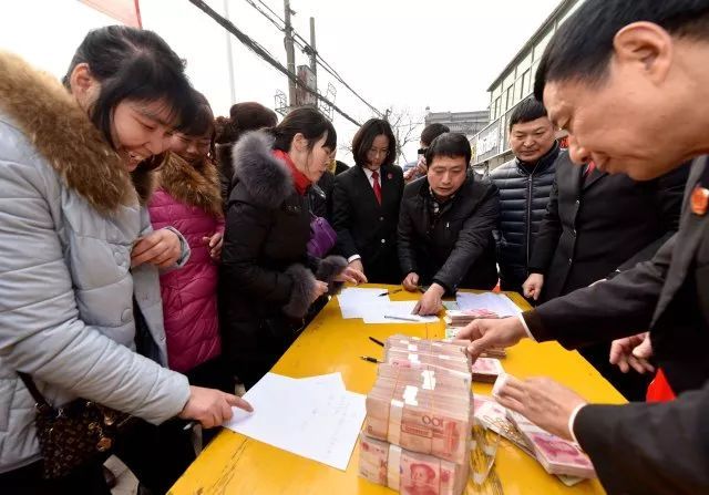 学习领会十九大精神,法院干警说要为人民更美好的生活打Call