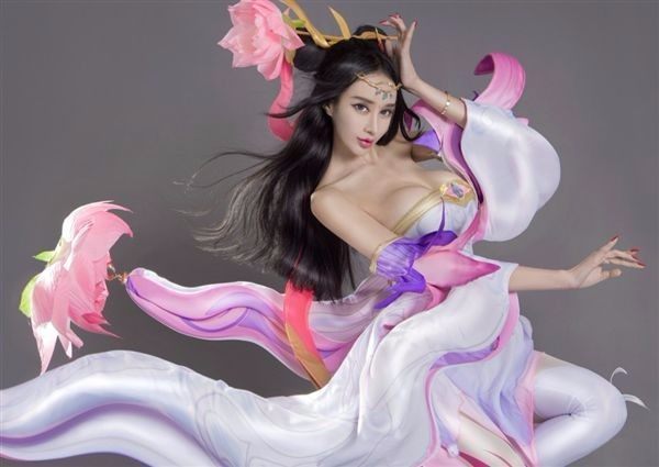 遇到这样的3D女英雄,你还会在乎输赢吗?