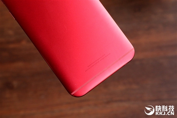 华硕ZenFone 4 Selfie Pro开箱图赏:红色妖艳