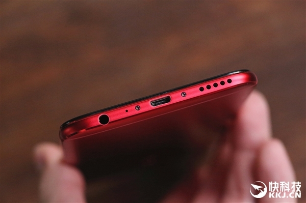 华硕ZenFone 4 Selfie Pro开箱图赏:红色妖艳
