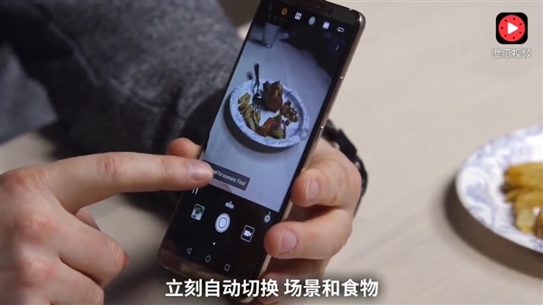 老外开箱辣评华为Mate 10 Pro:保时捷限量版一眼中毒