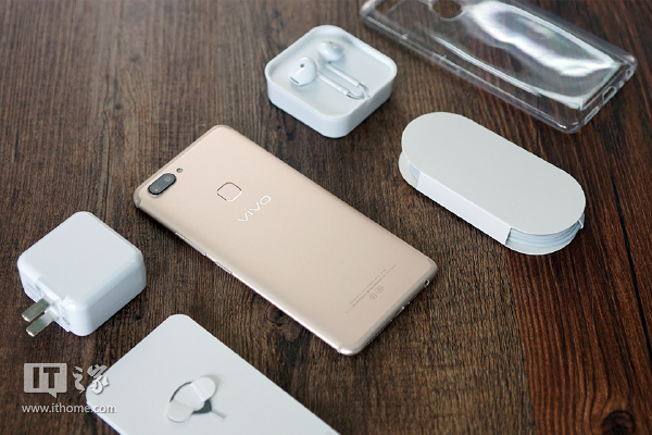 【IT之家出品】vivo X20金色版开箱图赏:淡、雅、轻、薄