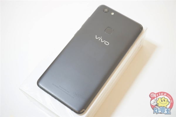 84.4%屏占比!vivo携全面屏V7+进军台湾:握感上佳