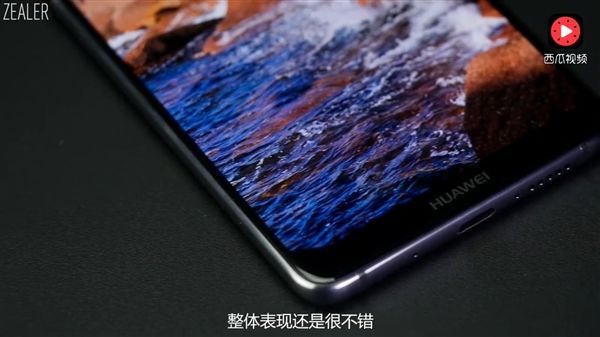 王自如上手华为Mate 10手机:AI徕卡双摄飞跃