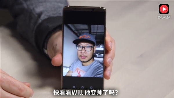 老外开箱辣评华为Mate 10 Pro:保时捷限量版一眼中毒