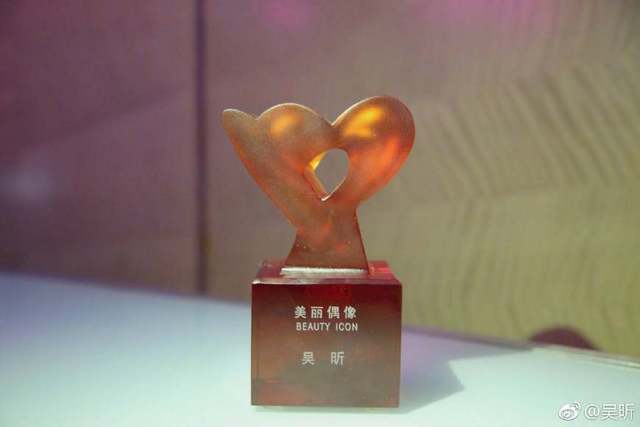 吴昕又上热搜,网友:吴昕“开挂了”