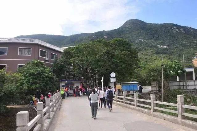 深圳有一条神奇的海岸线,没有连绵不断的沙滩但海景却美成经典