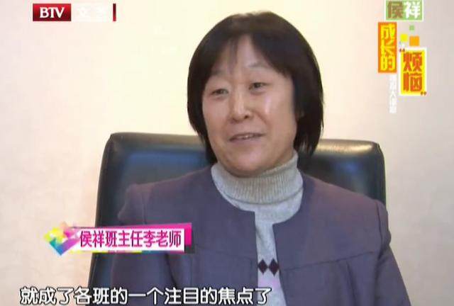 今已33岁靠“娃娃脸”出演15年童星,被误以为“母子”俩