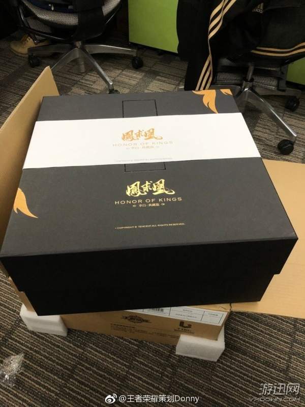 《王者荣耀》李白凤求凰手办开箱照 英俊潇洒细节好评