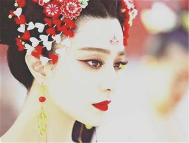 十二星座穿越到古代是哪一位眉心印花的美女?射手座的美翻了!
