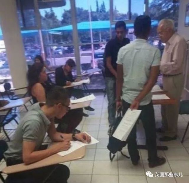 真的朋友,就是愿意打扮成廉价站街女陪你过节…哪怕他是个男的…