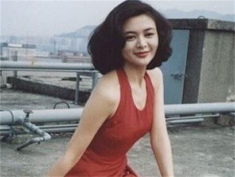 娱乐圈里名副其实的女神收割机,出道近三十年依旧男神!