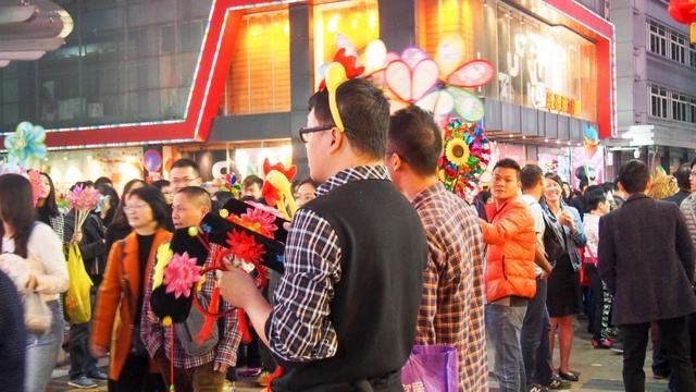 逛广州迎春花市,品岭南特色年味