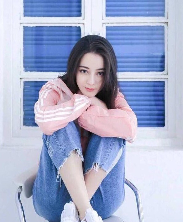 广告博主迪丽热巴上线,竟然要和鞋纠葛三生、没玩没了?你那么美都好看!