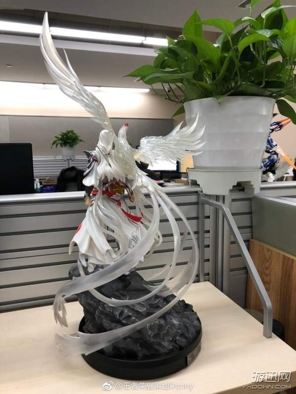 《王者荣耀》李白凤求凰手办开箱照 英俊潇洒细节好评