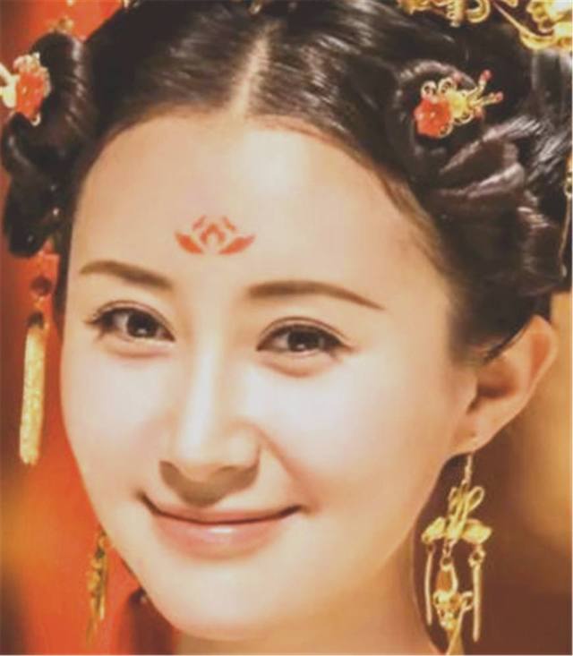 十二星座穿越到古代是哪一位眉心印花的美女?射手座的美翻了!
