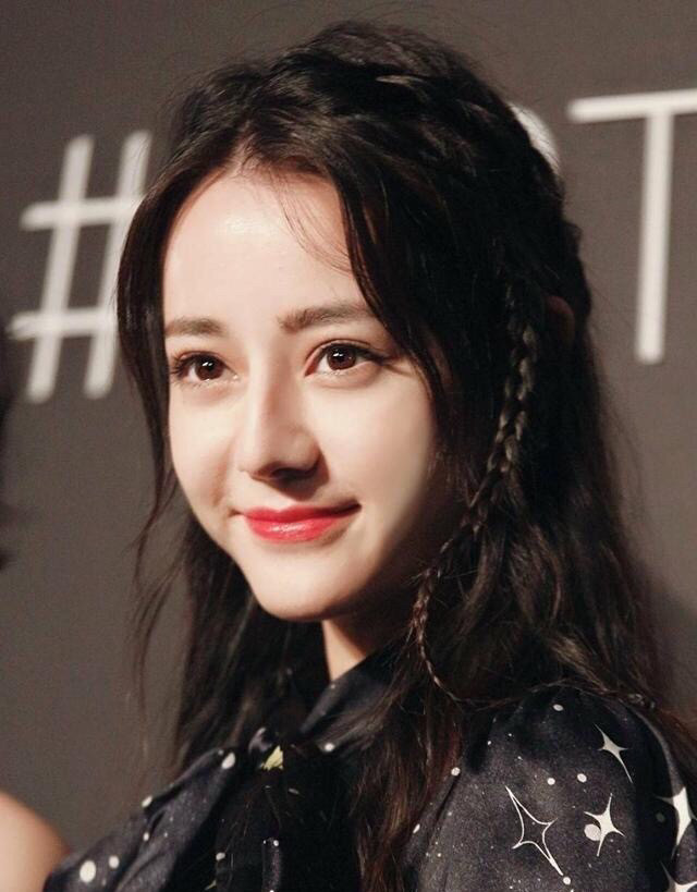 广告博主迪丽热巴上线,竟然要和鞋纠葛三生、没玩没了?你那么美都好看!