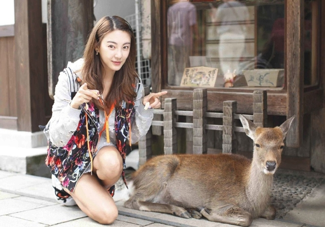 当女明星们蹲下来拍照谁最美?赶紧来看看吧!
