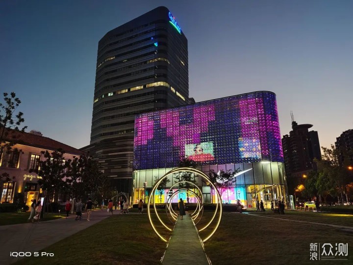 不仅有120W快充加持 iQOO 5 Pro还有这些进化